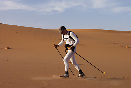 Stefano Miglietti, nell'Erg Murzuq, 2003 - photo by NikBarte