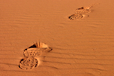Stefano Miglietti, nel deserto Gilf el Kebir, 2006 - photo by NikBarte