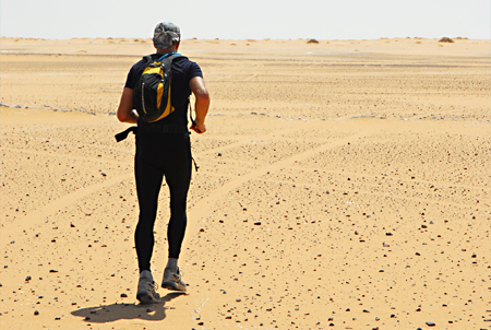 Stefano Miglietti, nel deserto del Kharafish 2008 - photo by NikBarte