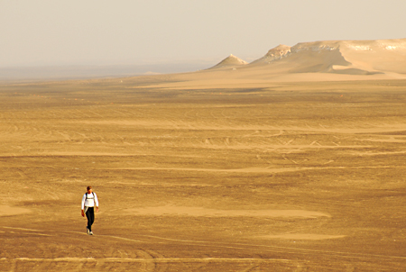 Stefano Miglietti, nel deserto del Kharafish 2008 - photo by NikBarte