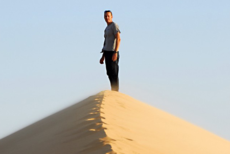Stefano Miglietti, nel deserto del Kharafish 2008 - photo by NikBarte