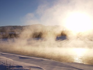lo Yukon River alle prime luci del mattino